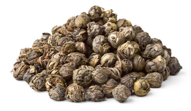Čaj Gunpowder je zelený čaj, kterého lístku jsou pevně svinuté do kuliček. Ty svým vzhledem připomínají říčné perly.
