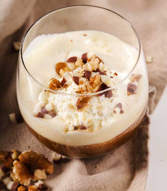 Dezertní káva se zmrzlinou espresso affogato