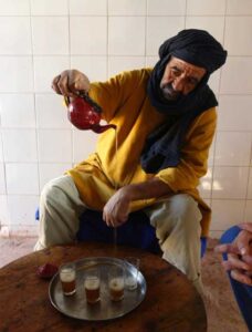 Tradiční příprava čaje Touareg / Tuareg
